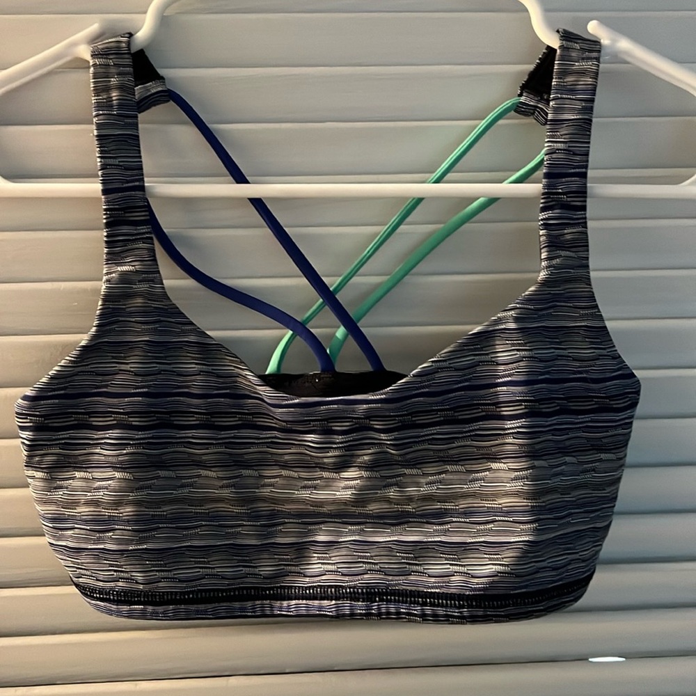 Lululemon SZ 4 sports bra